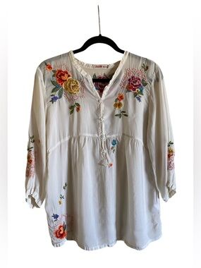 JOHNNY WAS Floral Embroidered Beautiful Dainty Blouse Top Size XS